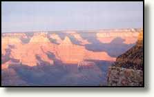 De Grand Canyon in het laatste zonlicht